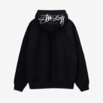 Schwarzer-Kapuzenpullover-mit-Applikation